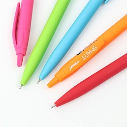 ручка автоматическая шариковая синяя с чернилами на масляной основе корпус цветной