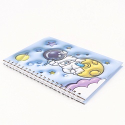 Блокнот 13*18см 48л на спирали в клетку "Космонавт"