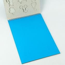 цветной и белый картон  а4  10л. 9 цв + 2 трафарета "ракета" на гребне