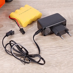 машина на р/у 1:12 с открывающимися дверьми. игрушка