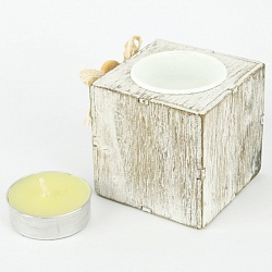свеча "шайба" в деревянном  кубе с декором "сердечко" ассорти