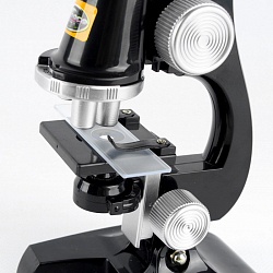 микроскоп с подсветкой. игрушка.
