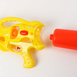 водяной пистолет. игрушка